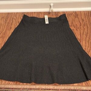 Elegant Grey Ribbed Skirt